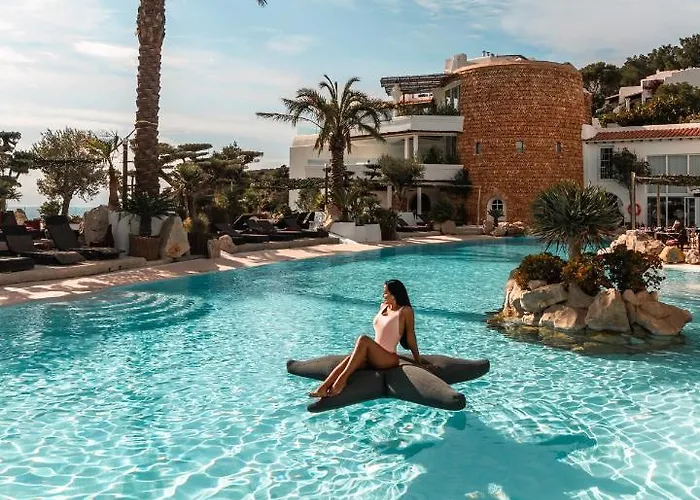 Explora la Magia de los Hoteles con Encanto en Ibiza Town