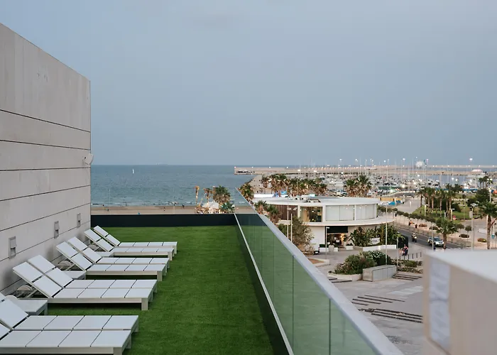 Descubre los Hoteles Más Convenientes y Confortables Cerca del Puerto de Valencia