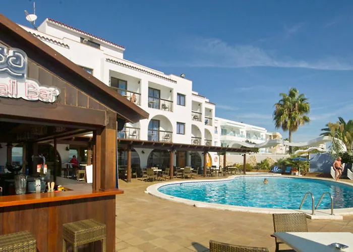 Descubre los hoteles en playa d'en Bossa baratos perfectos para tu estancia