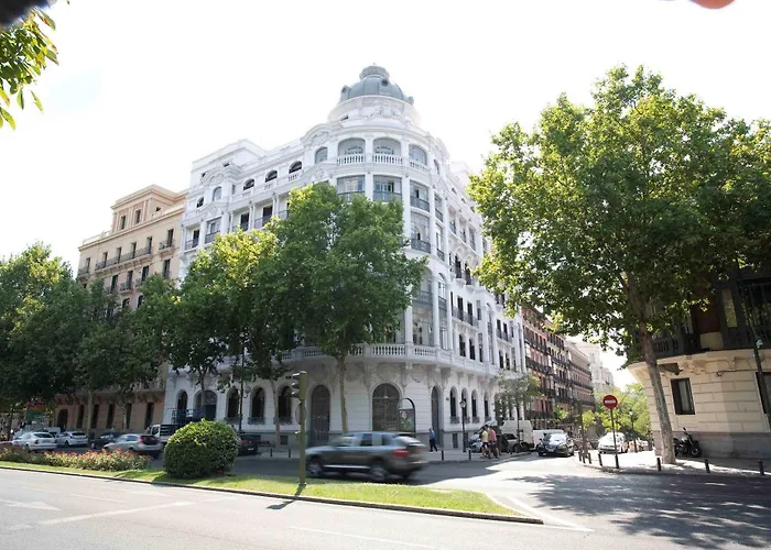 Alojamiento de Lujo en los Hoteles Petit Palace Madrid: Ubicación y Confort
